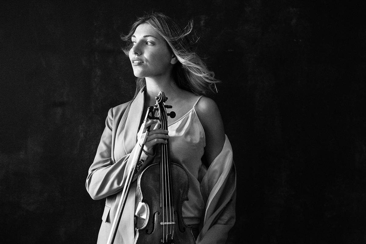 Diana Tishchenko holding a violin